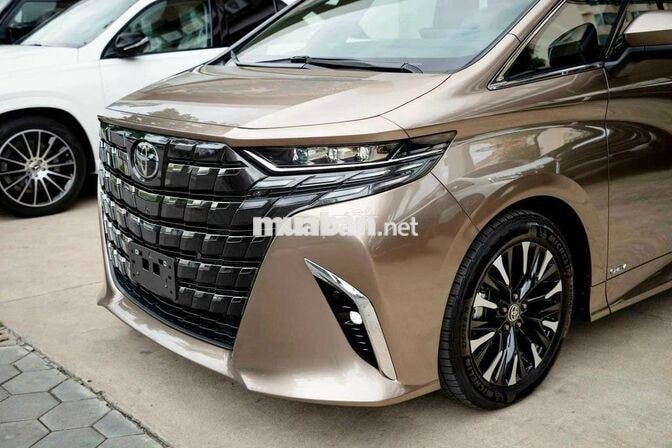 Toyota Alphard Hybrid Tự động