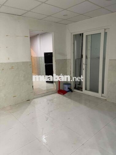 Cần cho thuê gấp nhà nguyên căn. đường Nguyễn văn đậu p11. bt