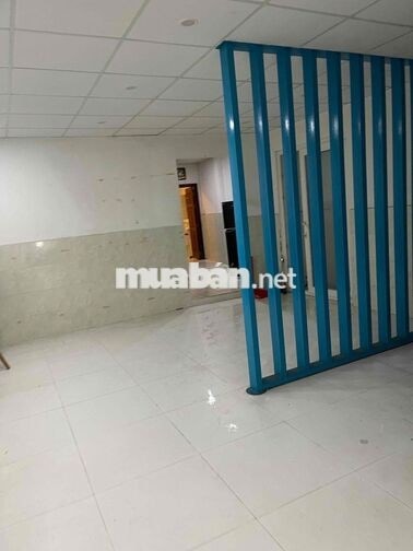 Cần cho thuê gấp nhà nguyên căn. đường Nguyễn văn đậu p11. bt