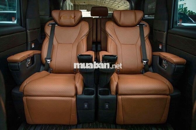 Toyota Alphard Hybrid Tự động