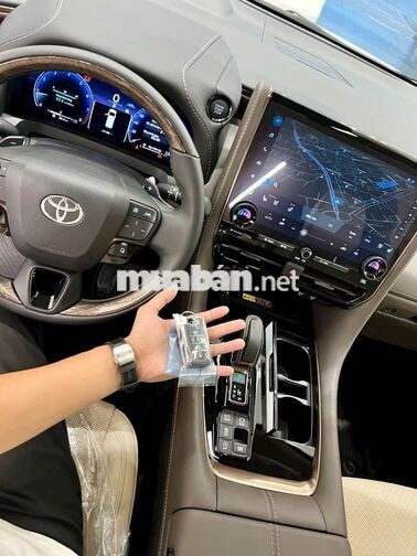 Toyota Alphard Hybrid Tự động