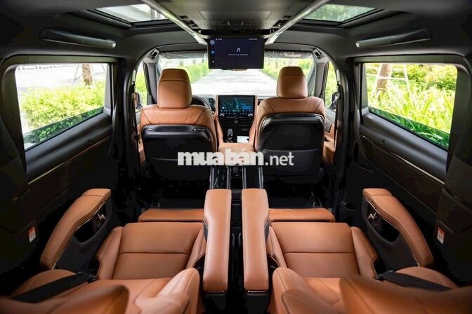 Toyota Alphard Hybrid Tự động