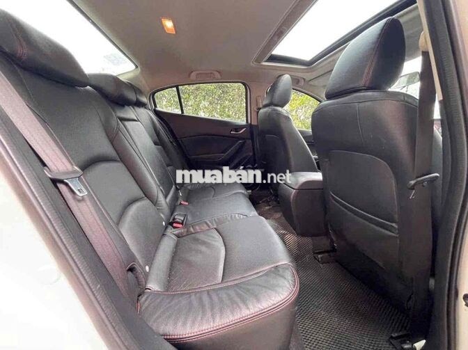 Mazda 3 5 chỗ Tự động màu Trắng