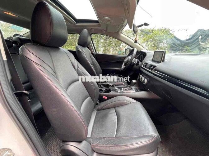 Mazda 3 5 chỗ Tự động màu Trắng