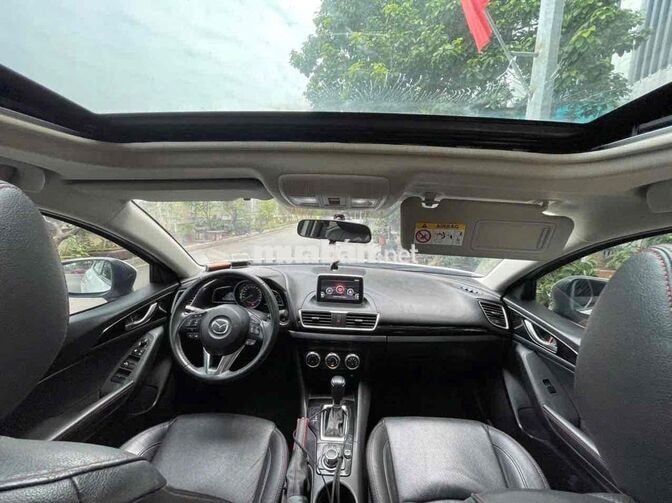 Mazda 3 5 chỗ Tự động màu Trắng