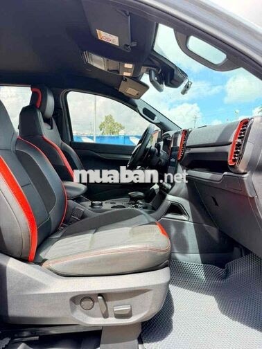 Ford Ranger Raptor 2025 xám 8.000 km