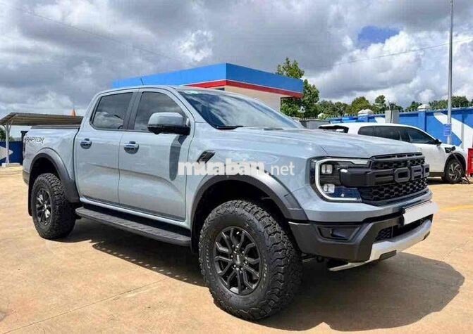 Ford Ranger Raptor 2025 xám 8.000 km