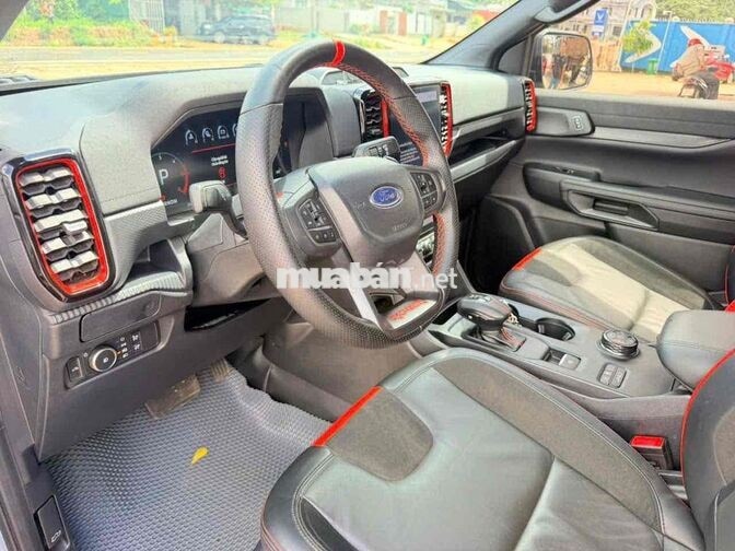 Ford Ranger Raptor 2025 xám 8.000 km