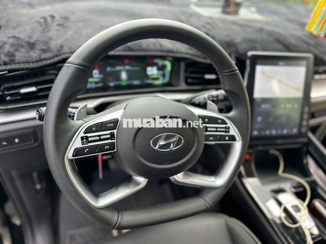 Hyundai Custin 2025 1.5 Cao cấp 2000km Đen
