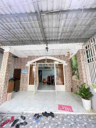 BÁN NHANH NHÀ 82M2,NGANG 5,4M ,CẠNH NGẢ TƯ THỦ ĐỨC . GIÁ CHỈ 4 TỶ 900 