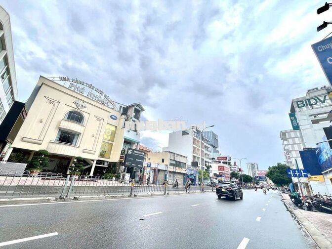 CHO THUÊ HOẶC BÁN CĂN GÓC 2 MT 126-128 PHAN ĐĂNG LƯU 6 TẦNG THANG MÁY 