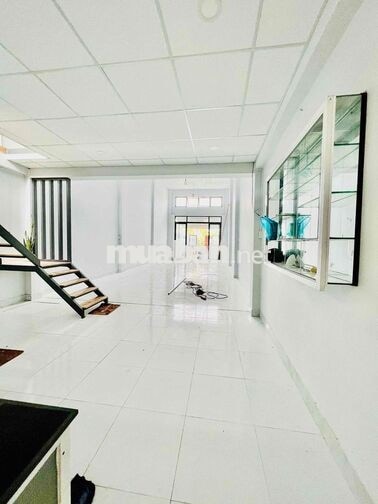 Cho Thuê Nhà DT 5x20m Gác Lửng Trống Xuốt Hợp May Mặc In Ấn Nhôm Kính