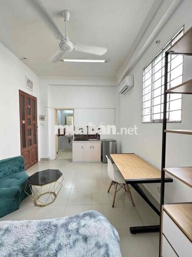STUDIO CỬA SỔ THOÁNG, FULL NỘI THẤT, THANG MÁY - KHU SÂN BAY, HVT