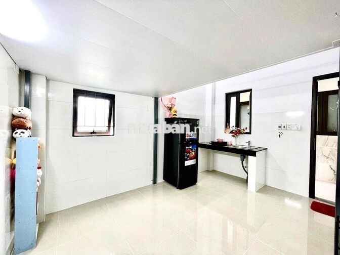 CHO THUÊ CĂN HỘ DV DUPLEX CỬA SỔ TRỜI - CV LÀNG HOA
