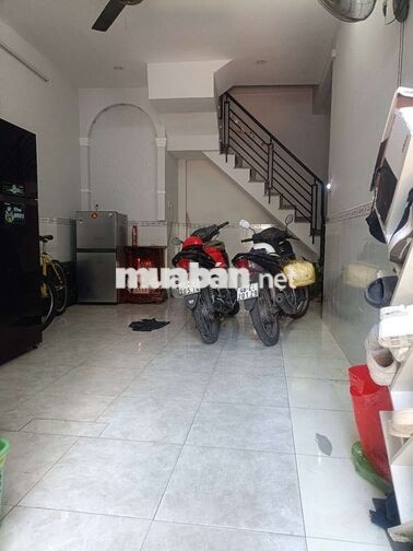 Cho thuê nguyên căn 84m2 ( 3 tầng )khu vực Phú Nhuận 