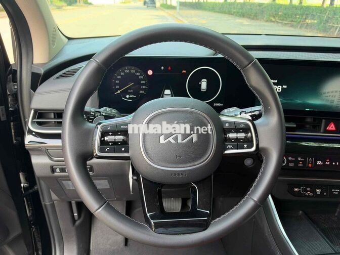 Kia Carnival 2025 Premium 2.2D 2 vạn km Đen