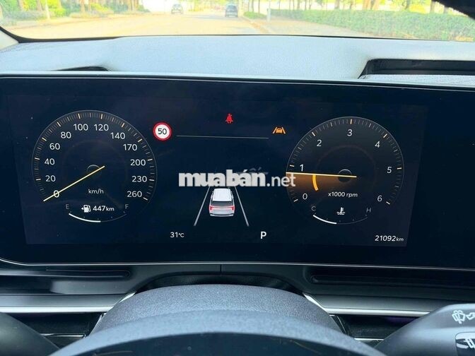 Kia Carnival 2025 Premium 2.2D 2 vạn km Đen