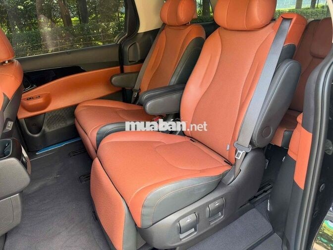 Kia Carnival 2025 Premium 2.2D 2 vạn km Đen