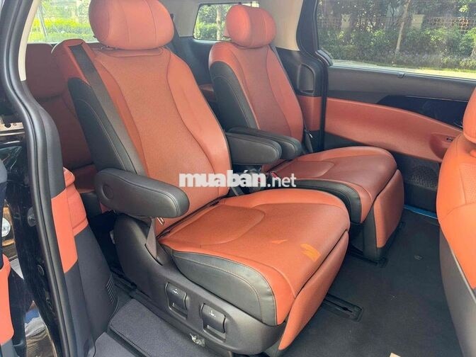 Kia Carnival 2025 Premium 2.2D 2 vạn km Đen