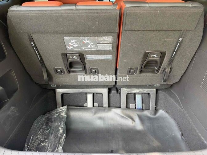 Kia Carnival 2025 Premium 2.2D 2 vạn km Đen