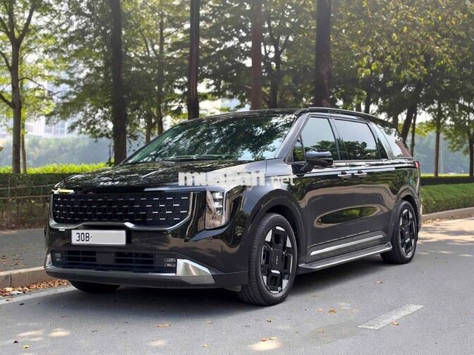 Kia Carnival 2025 Premium 2.2D 2 vạn km Đen