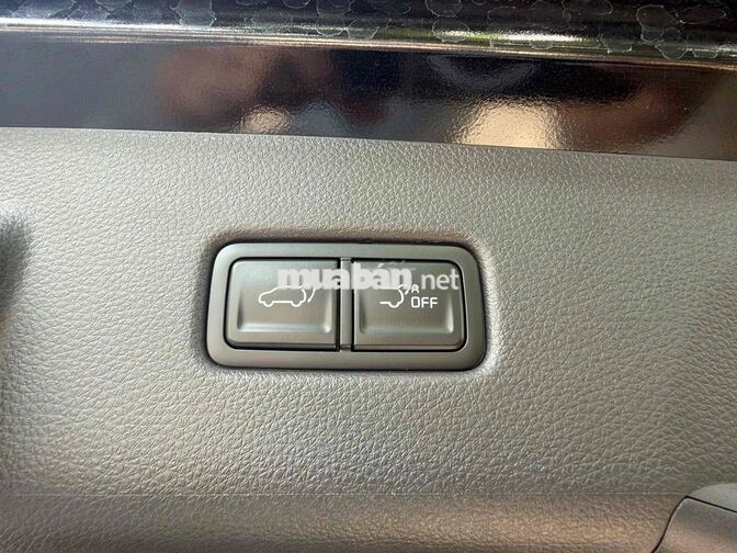 Kia Carnival 2025 Premium 2.2D 2 vạn km Đen