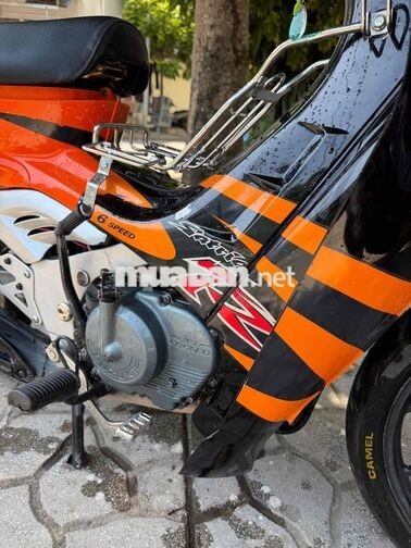 Suzuki Satria màu Xanh đen cam
