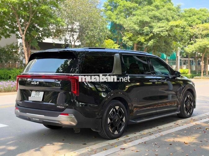Kia Carnival 2025 Premium 2.2D 2 vạn km Đen