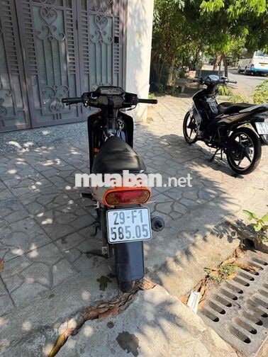 Suzuki Satria màu Xanh đen cam