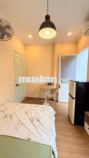 CHO THUÊ CĂN HỘ BAN CÔNG GẦN CÔNG VIÊN LÊ VĂN TÁM FULL NT  QUẬN 1