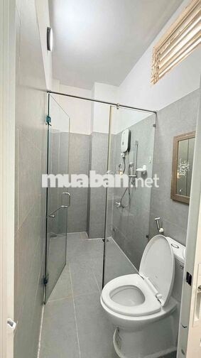 CHO THUÊ CĂN HỘ BAN CÔNG GẦN CÔNG VIÊN LÊ VĂN TÁM FULL NT  QUẬN 1