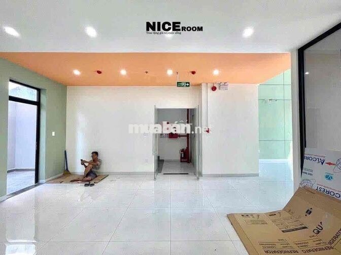 Mặt Bằng Trệt Làm Văn Phòng/ Showroom / Nguyễn Xí/ Vincom/ 2 chiều