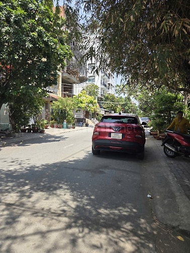 - Bán Nhà KDC liền kề PMH  Q7, 5 x 20m, 3 lầu, Giá 13,5ty 