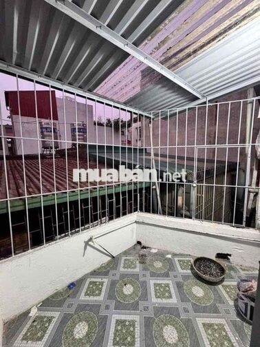 Tầm 3 tỷ có nhà dân xây đẹp gần Đê La Thành-NT cơ bản-Sổ 18m*4T;2N;2VS