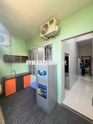 CHDV 2 PHÒNG NGỦ FULL NỘI THẤT BAN CÔNG CỬA SỔ - CẦU HOÀNG HOA THÁM