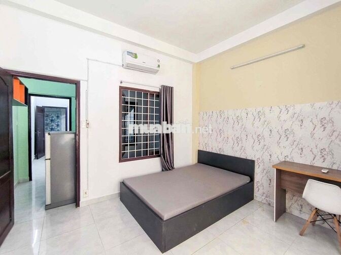 CHDV 2 PHÒNG NGỦ FULL NỘI THẤT BAN CÔNG CỬA SỔ - CẦU HOÀNG HOA THÁM