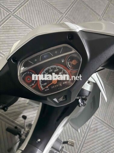 Honda Blade 110 2017 màu trắng đen
