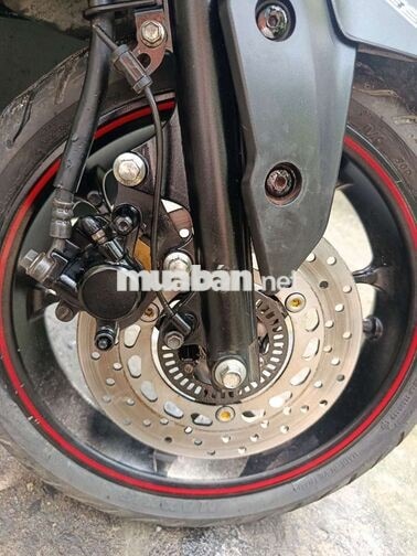 Yamaha NVX xe máy tay ga đen đỏ