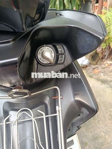 Yamaha NVX xe máy tay ga đen đỏ
