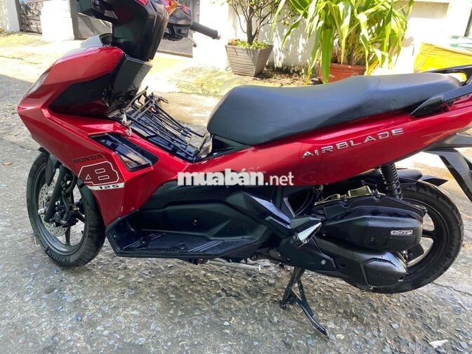 Honda Air Blade 125 2025 màu đỏ đen