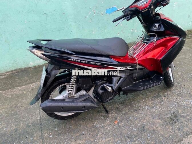 Honda Air Blade 125 màu Đỏ đen
