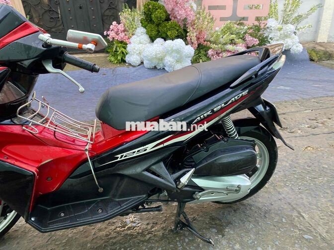 Honda Air Blade 125 màu Đỏ đen