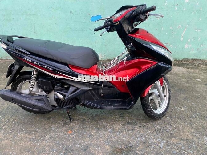 Honda Air Blade 125 màu Đỏ đen