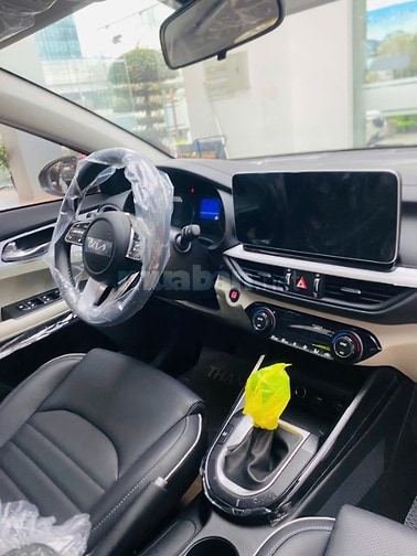 KIA K3 1.6 Luxury Đỏ vin 2025 mới zin chưa bóc tem SẴN XE