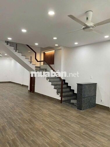 Cần cho thuê nhà MT 185B Đường 3/2 P.11 Q.10 