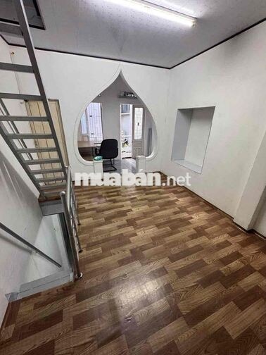 Cho thuê nhà 3 tầng Kiệt Hoàng Diệu sau lưng mặt tiền . Nội thất bản