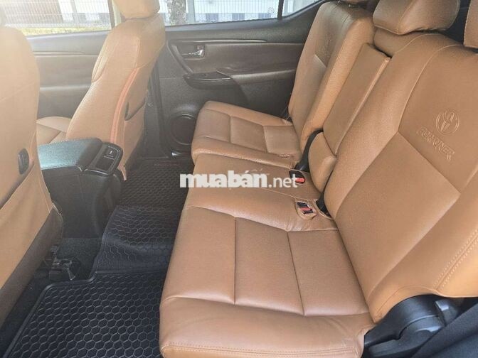 Toyota Fortuner 2017 2.4 MT 7 chỗ bạc