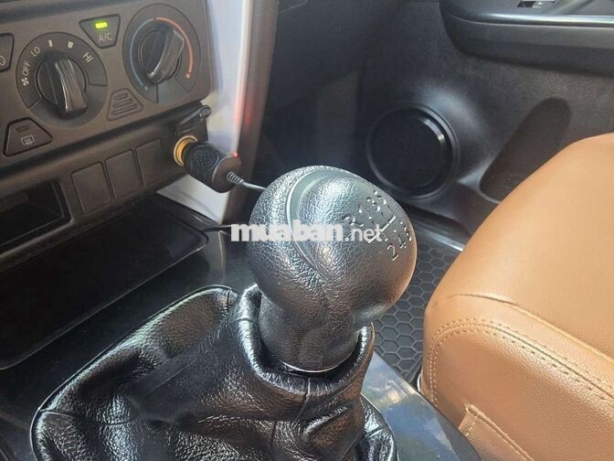 Toyota Fortuner 2017 2.4 MT 7 chỗ bạc