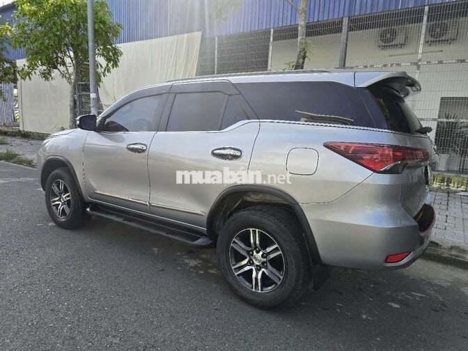 Toyota Fortuner 2017 2.4 MT 7 chỗ bạc