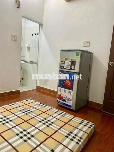 PHÒNG TRỌ GIÁ RẺ CÓ CỬA SỔ, BẾP - THANG MÁY NGAY NGUYỄN TRÃI QUẬN 1